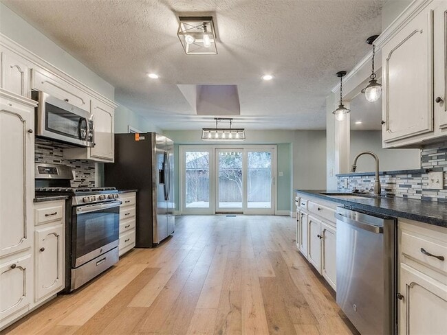 Building Photo - 1428 Cinderella Ave