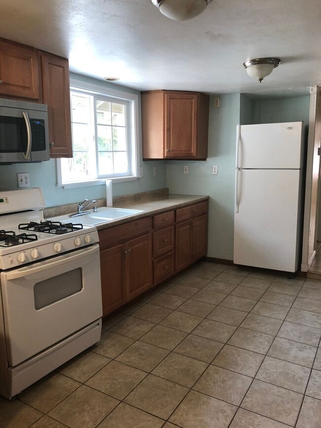 Building Photo - 4 bed 1.5 ba house - Olivehurst