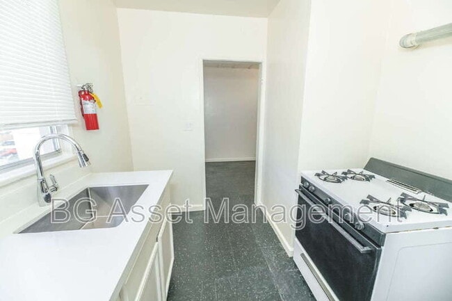 Building Photo - 1415 Visalia Ave