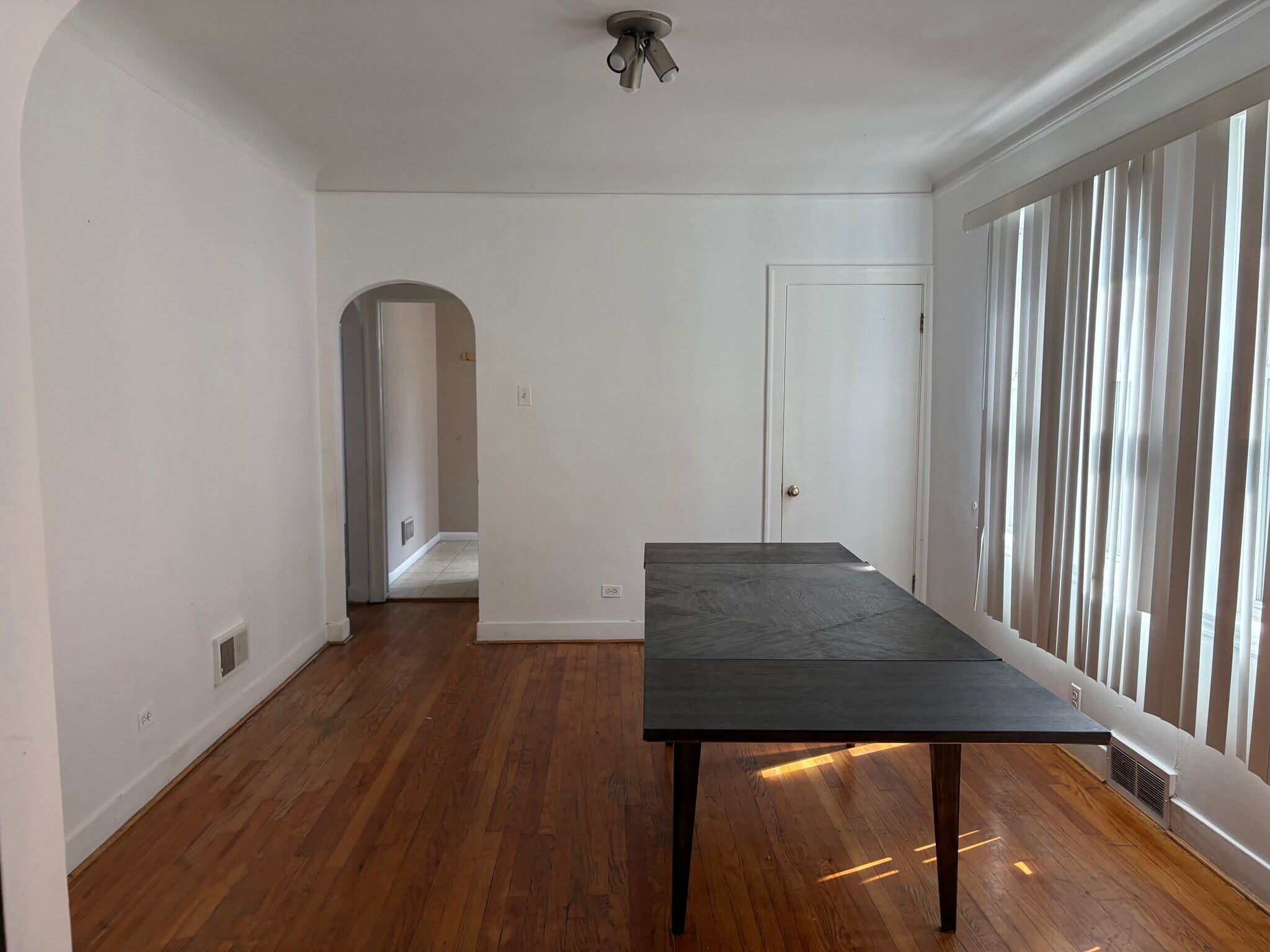 Building Photo - 5543 N Spaulding Ave