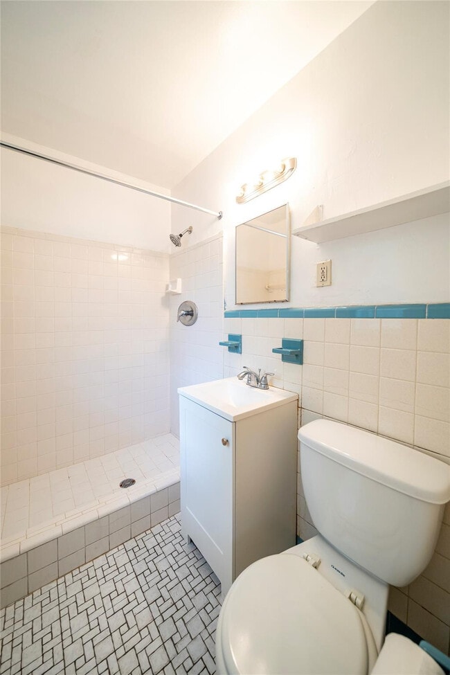 Building Photo - 420 NE 1st Ave.