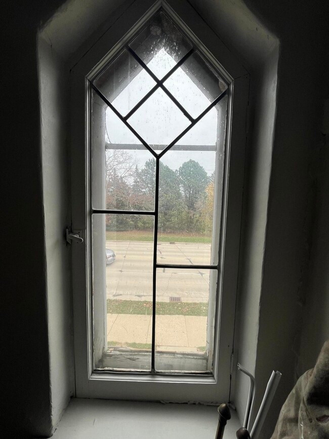 Building Photo - 5219 S Lake Dr