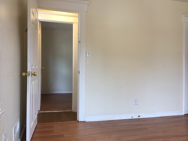 Building Photo - 86 Adeline St