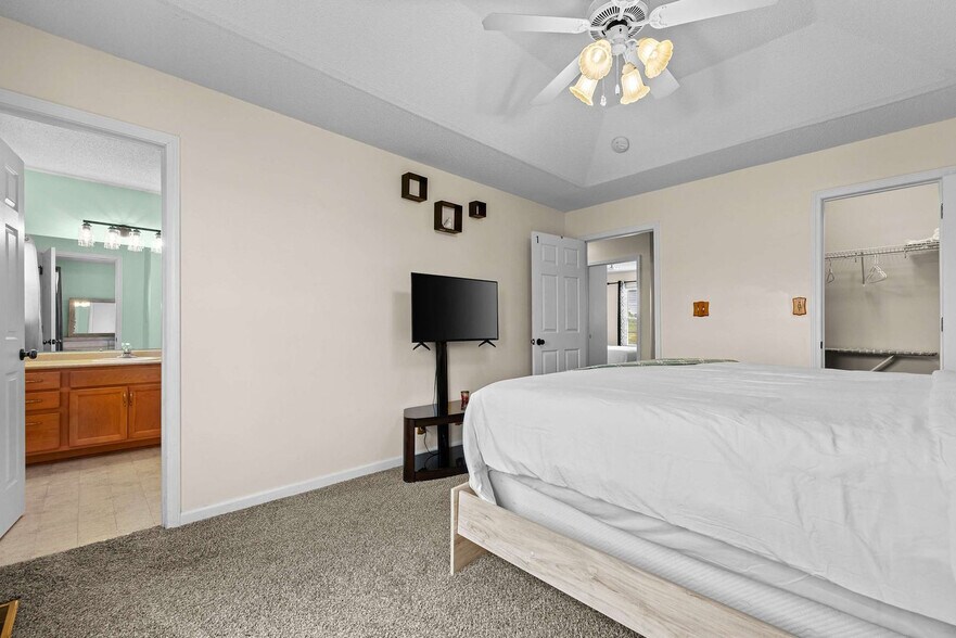 Building Photo - 3409 Summerfield Dr