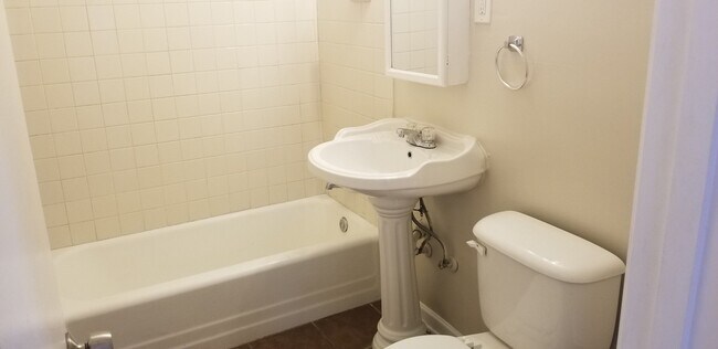 Building Photo - 925-927 Flood St