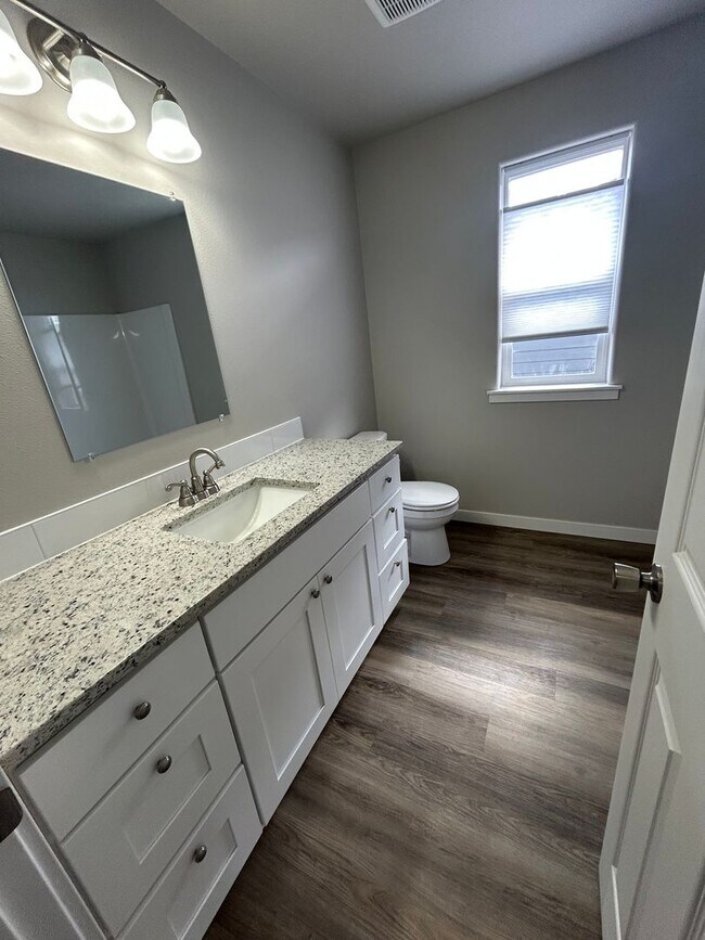 Building Photo - Beautifully Furnished Brand New 5 Bedroom ...