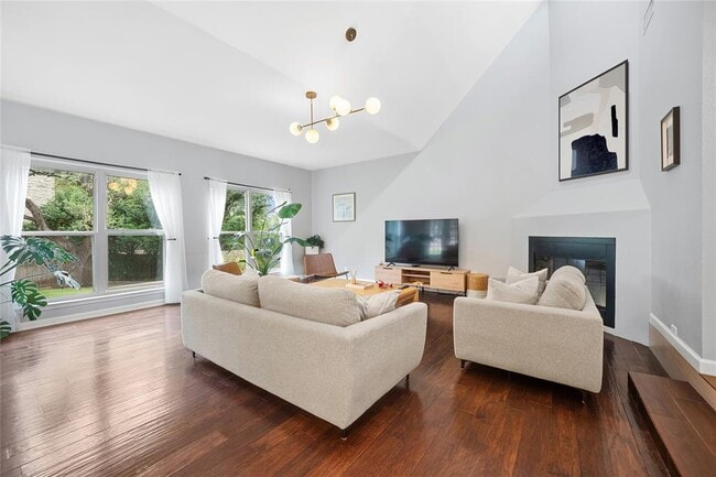 Building Photo - 10511 Tweedsmuir Dr