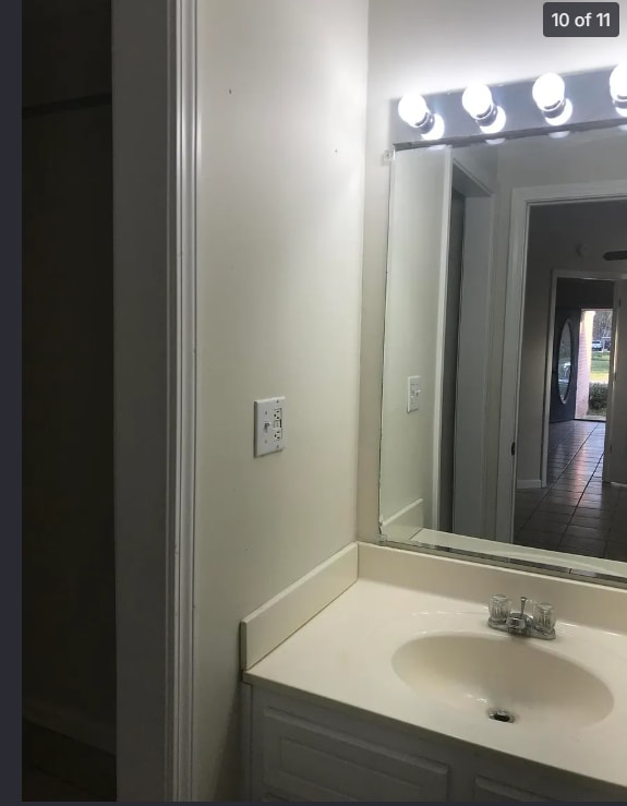 Building Photo - 123 Willow Creek Rd