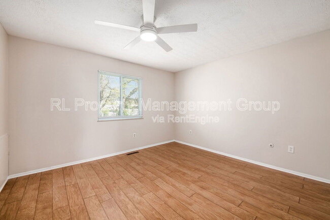 Building Photo - 4922 Dunlap Rd