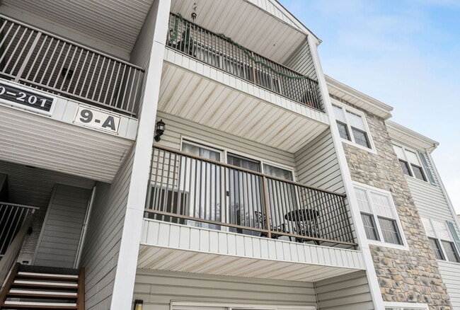 Building Photo - 197 Robertson Way