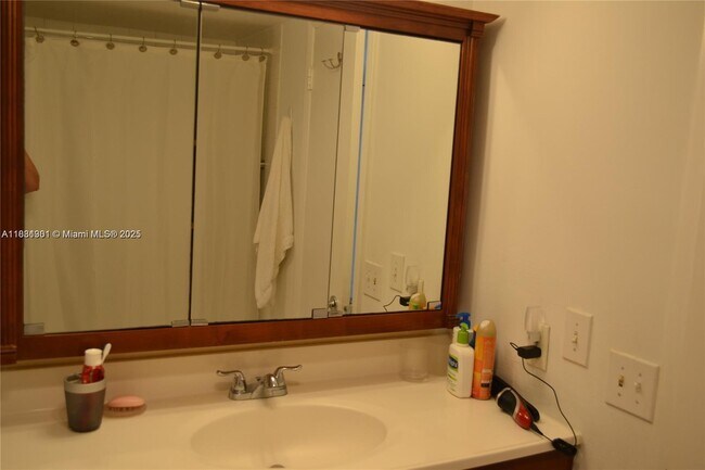Building Photo - 3850 Galt Ocean Dr