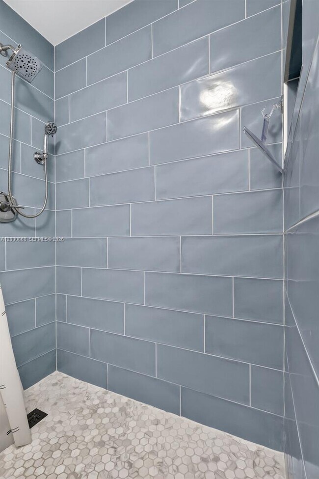 Building Photo - 9425 S Ocean Dr