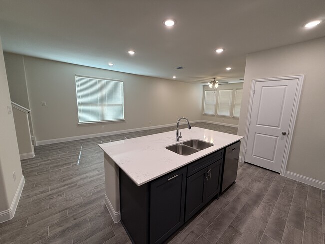 Building Photo - 801 Portina Dr