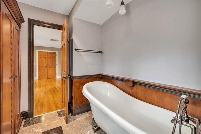 Building Photo - 210 Settlers Rd