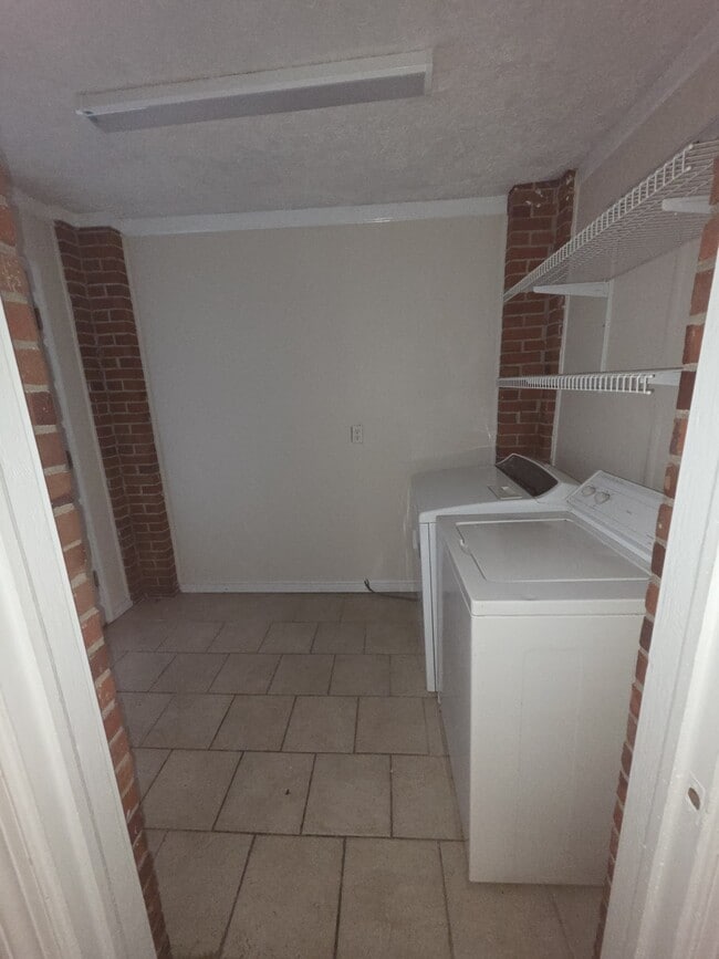 Building Photo - 1006 Holden St