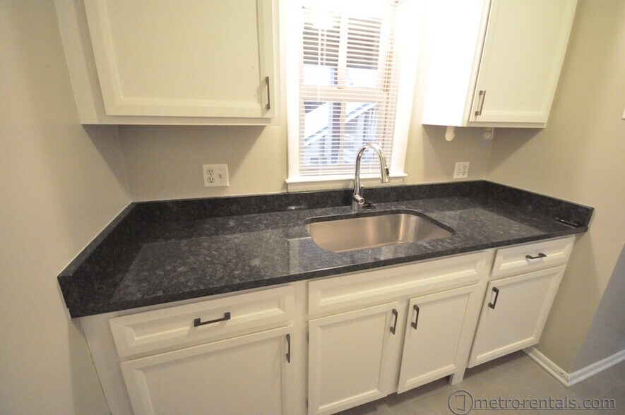 Building Photo - 249 Eastern St