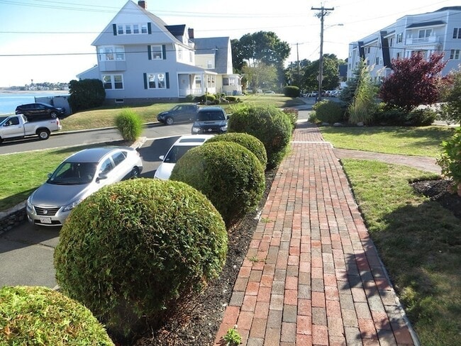 Building Photo - 143 Grovers Ave
