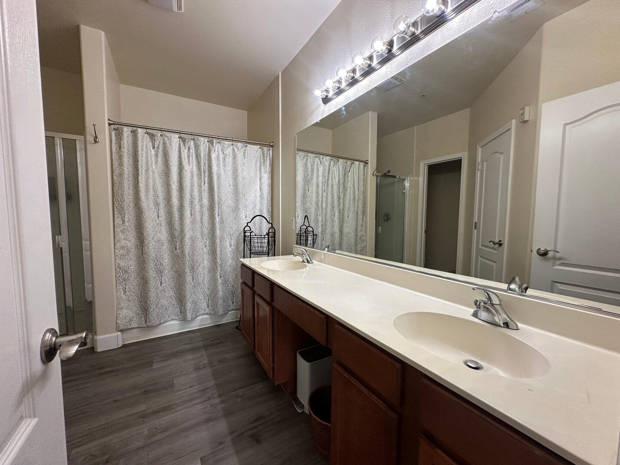 Building Photo - 5350 Dunlay Dr