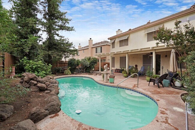 Building Photo - 549 Glenbriar Cir