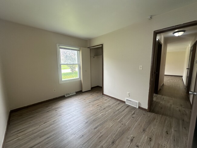 Building Photo - 2243 Forest View Rd