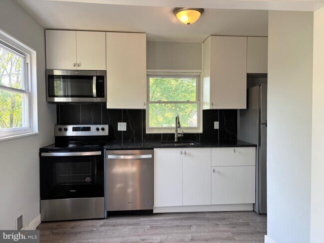 Building Photo - 9103 Wallace Rd