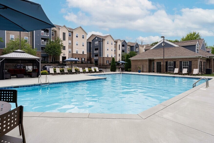 Building Photo - Evergreen at the Bluffs