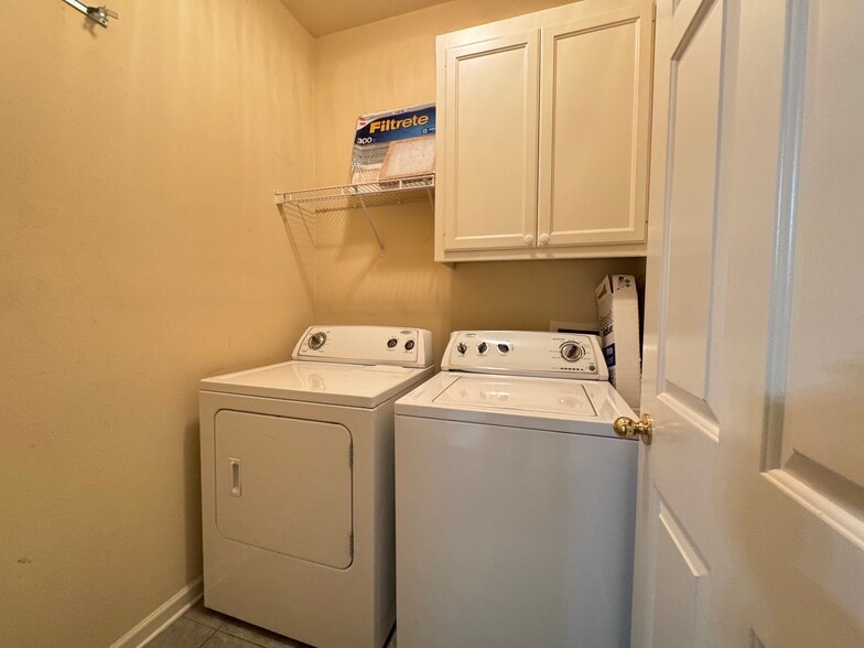 Building Photo - 5578 Arialo Dr