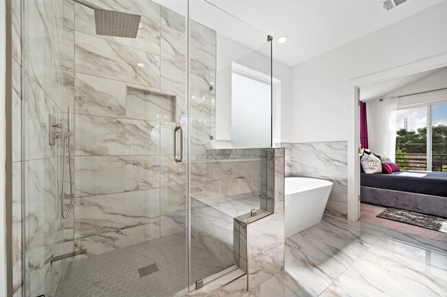 Building Photo - 207 E 38th St