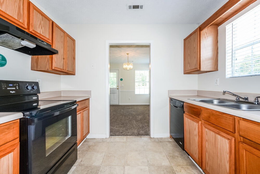 Building Photo - 155 Akers Lake Dr