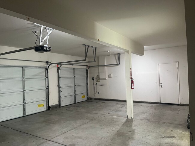 Building Photo - Welcome to our Spacious 4 Bedroom in Menifee