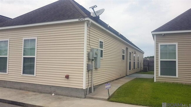 Building Photo - 40477 Sage Field Ct
