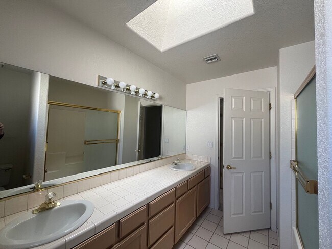 Building Photo - 3 Bedroom - 2 Bath Home