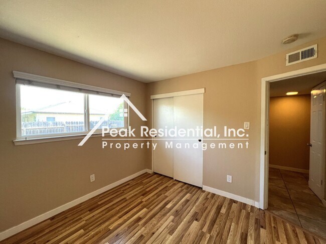 Building Photo - 3101 Gardendale Rd