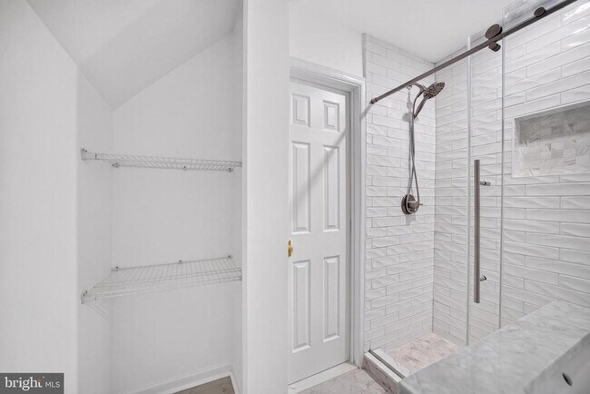 Building Photo - 221 Spring Race Ct