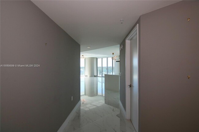 Building Photo - 300 Sunny Isles Blvd