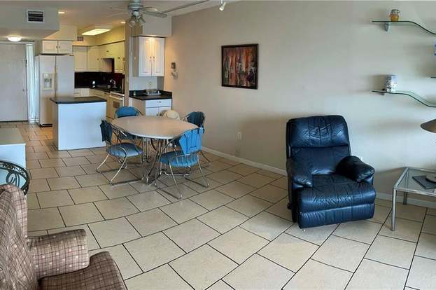Building Photo - 1500 Park Beach Cir