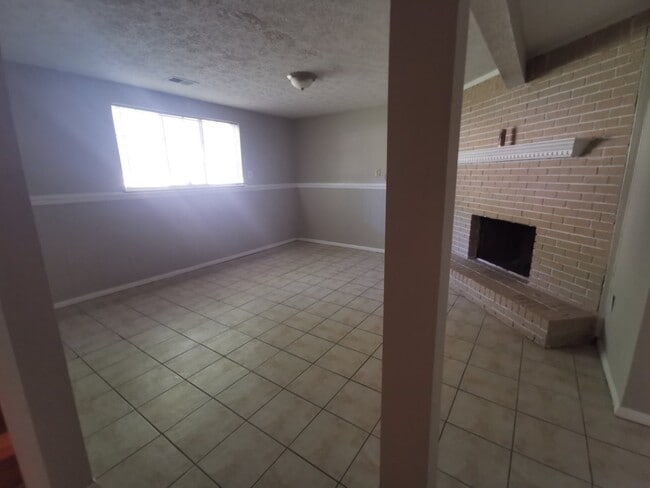 Building Photo - 250 Sheringham Dr