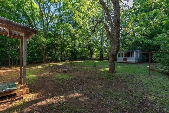 Building Photo - 943 S Micheaux St