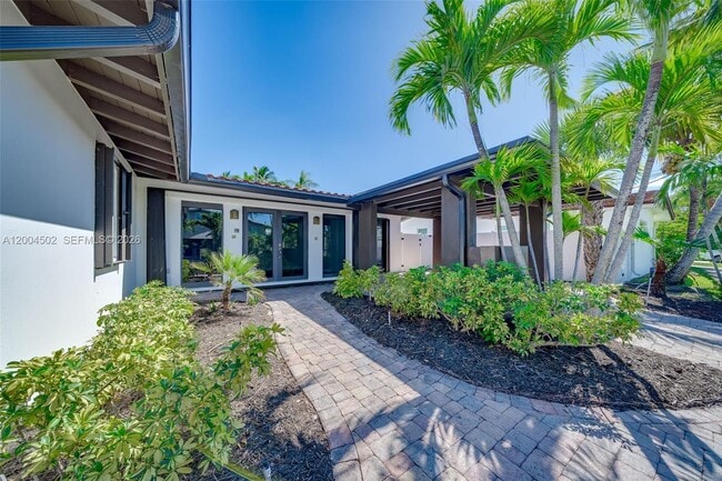 Building Photo - 1704 SW 5th Ct