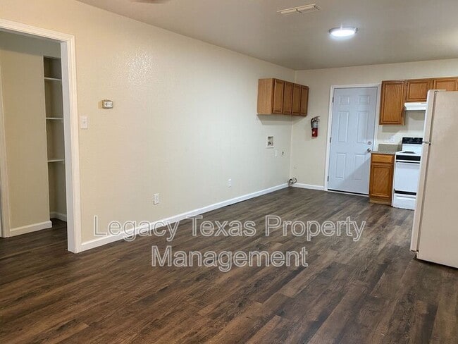 Building Photo - 1719 Short St