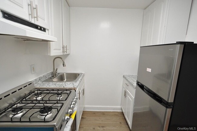 Building Photo - 155 Garth Rd