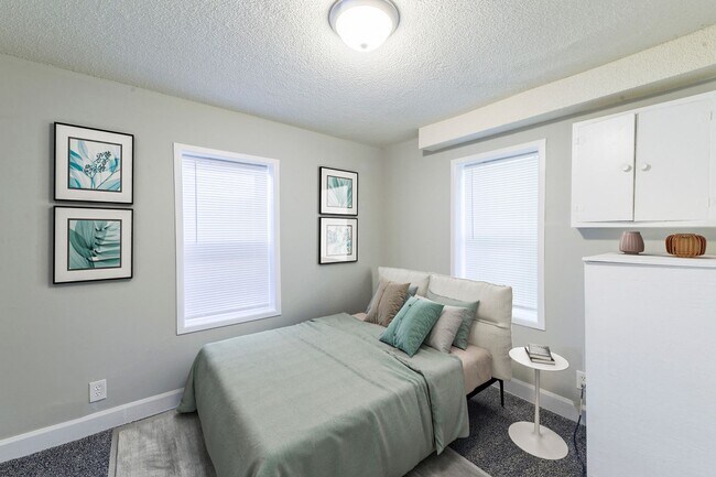 Building Photo - 238 N Irving Ave