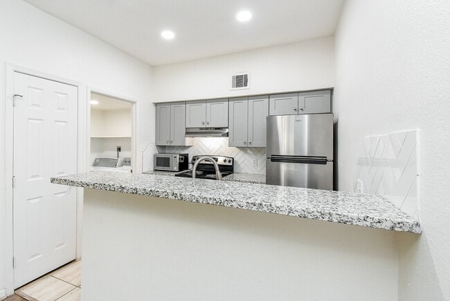 Building Photo - 2626 Holly Hall St