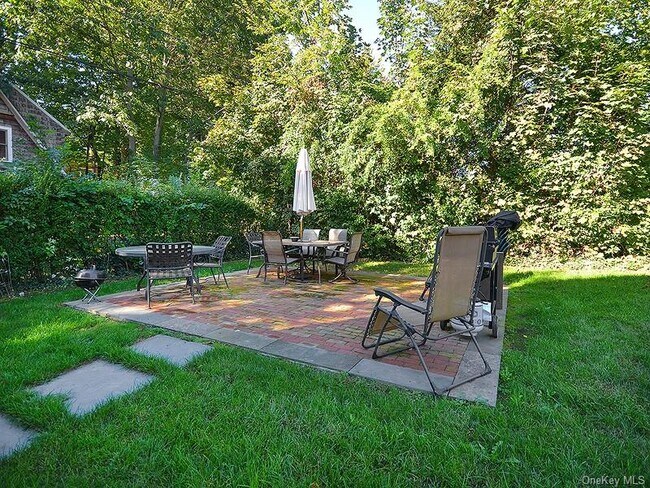 Building Photo - 82 Central Ave