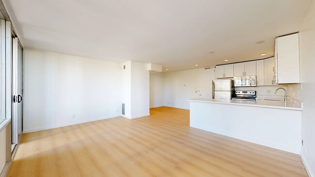 Building Photo - 1507 Carol-105A