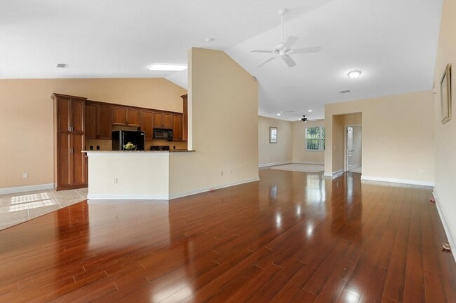 Building Photo - 136 Casa Bella Ln