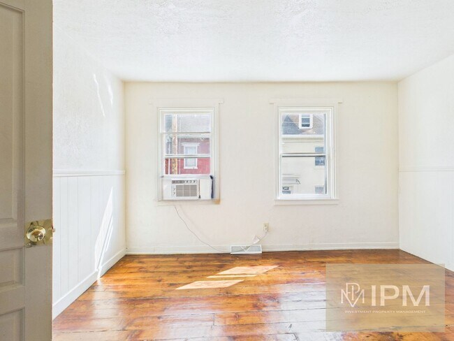 Building Photo - Move-In Special -- 1/2 Off First Months Rent!