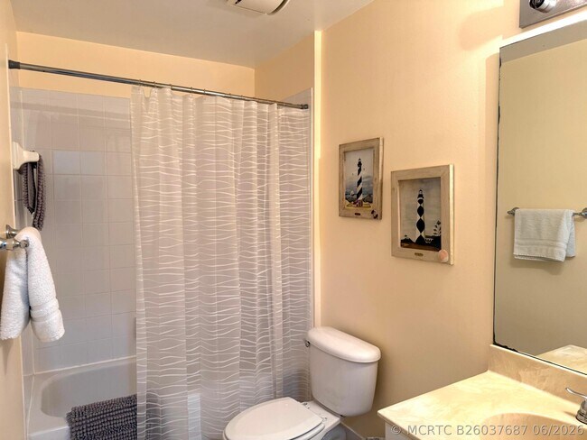 Building Photo - 2100 Greenview Shores Blvd