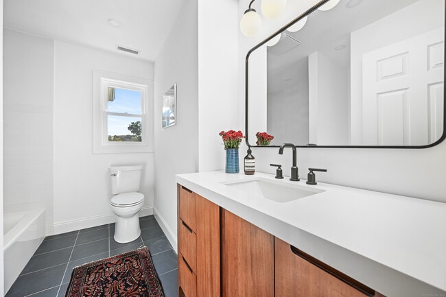 Building Photo - 8 Millard St