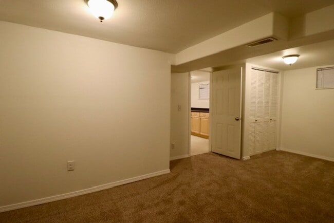 Building Photo - Ravenna Charmer!!’